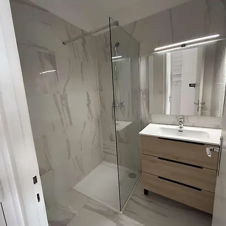 Apartamento 2 Pieces Avec Climatisation Proche - Fr-1-250-321